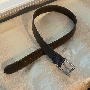 Men's Classic Dark Brown Leather Belt Size Small 31” - 37” closure
